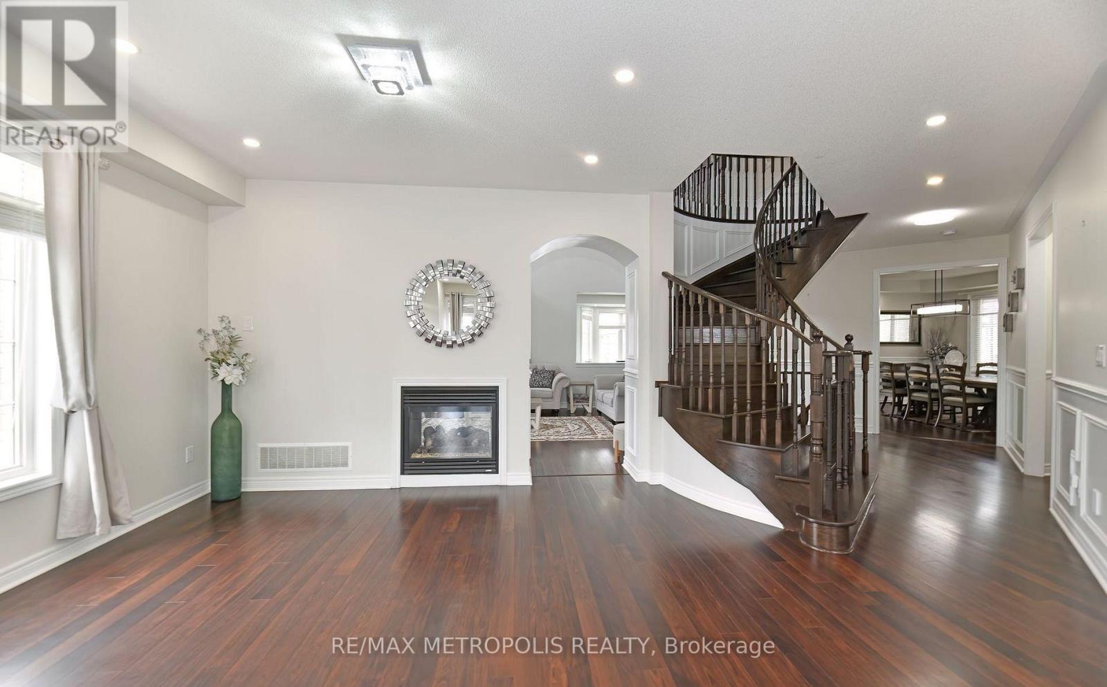 Upper - 24 Faris Street, Bradford West Gwillimbury, Ontario  L3Z 0C6 - Photo 5 - N12398775