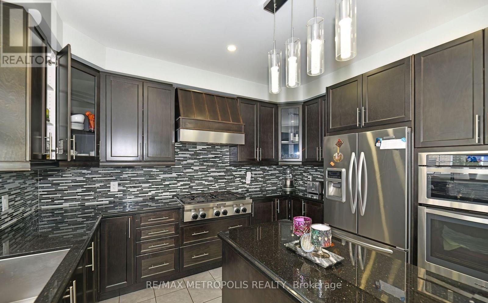 Upper - 24 Faris Street, Bradford West Gwillimbury, Ontario  L3Z 0C6 - Photo 6 - N12398775