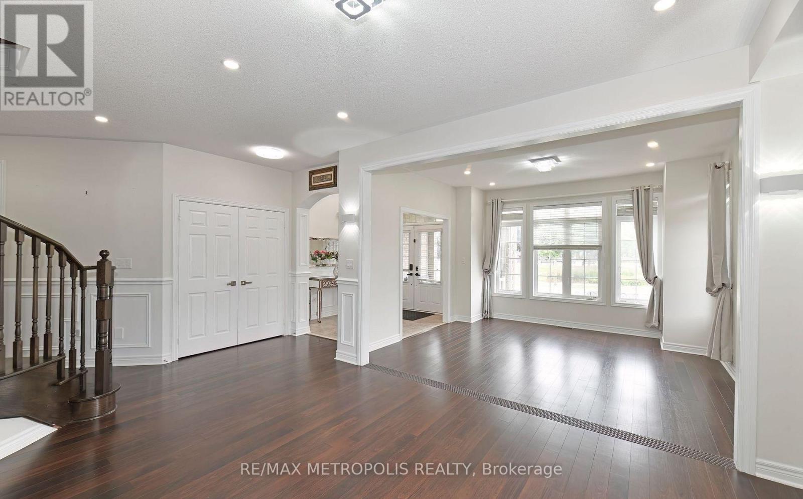 Upper - 24 Faris Street, Bradford West Gwillimbury, Ontario  L3Z 0C6 - Photo 7 - N12398775