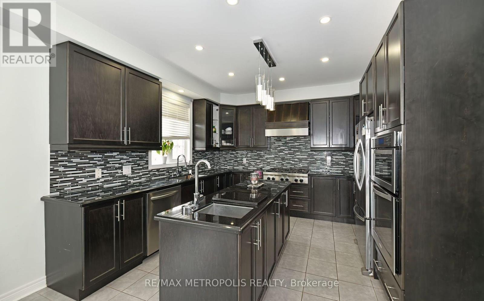 Upper - 24 Faris Street, Bradford West Gwillimbury, Ontario  L3Z 0C6 - Photo 9 - N12398775