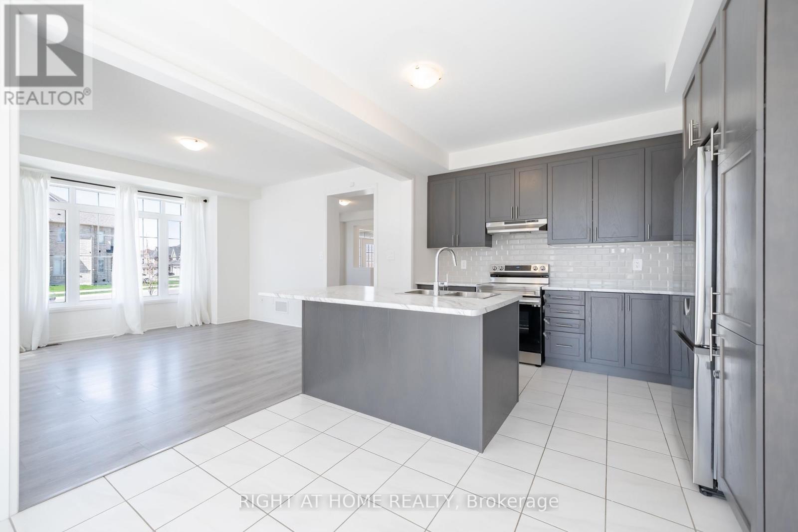 42 Copperhill Hts Drive E, Barrie, Ontario  L9J 0C3 - Photo 16 - S12398768