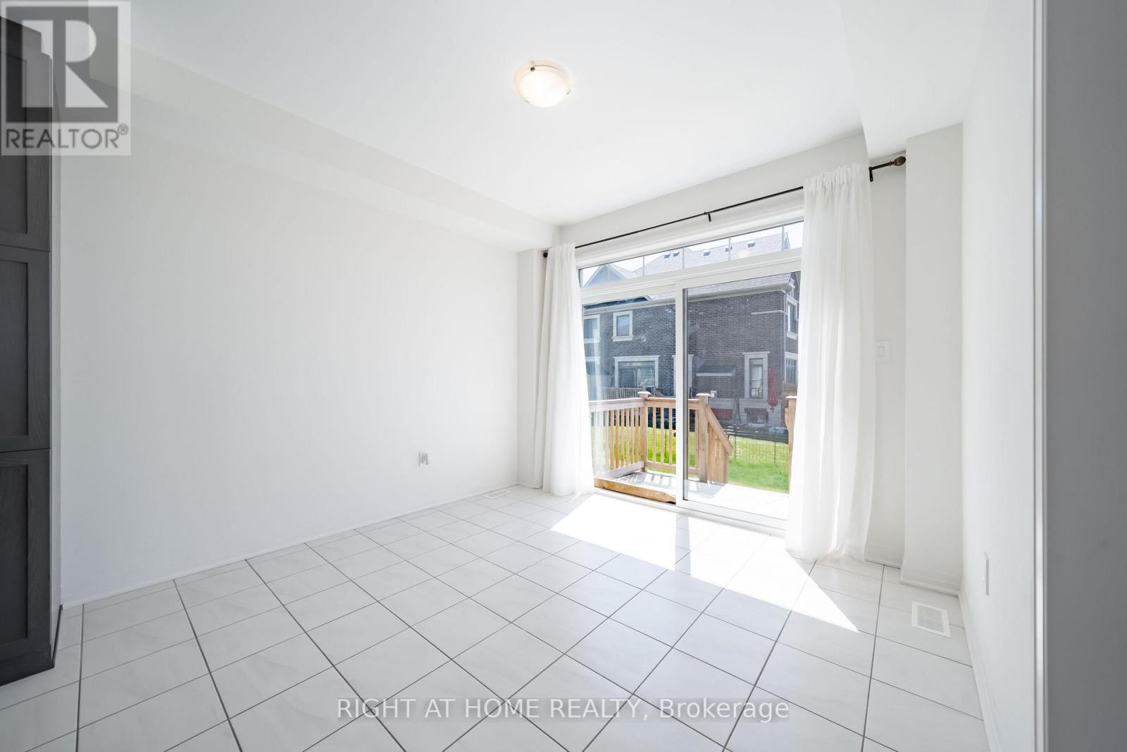 42 Copperhill Hts Drive E, Barrie, Ontario  L9J 0C3 - Photo 21 - S12398768