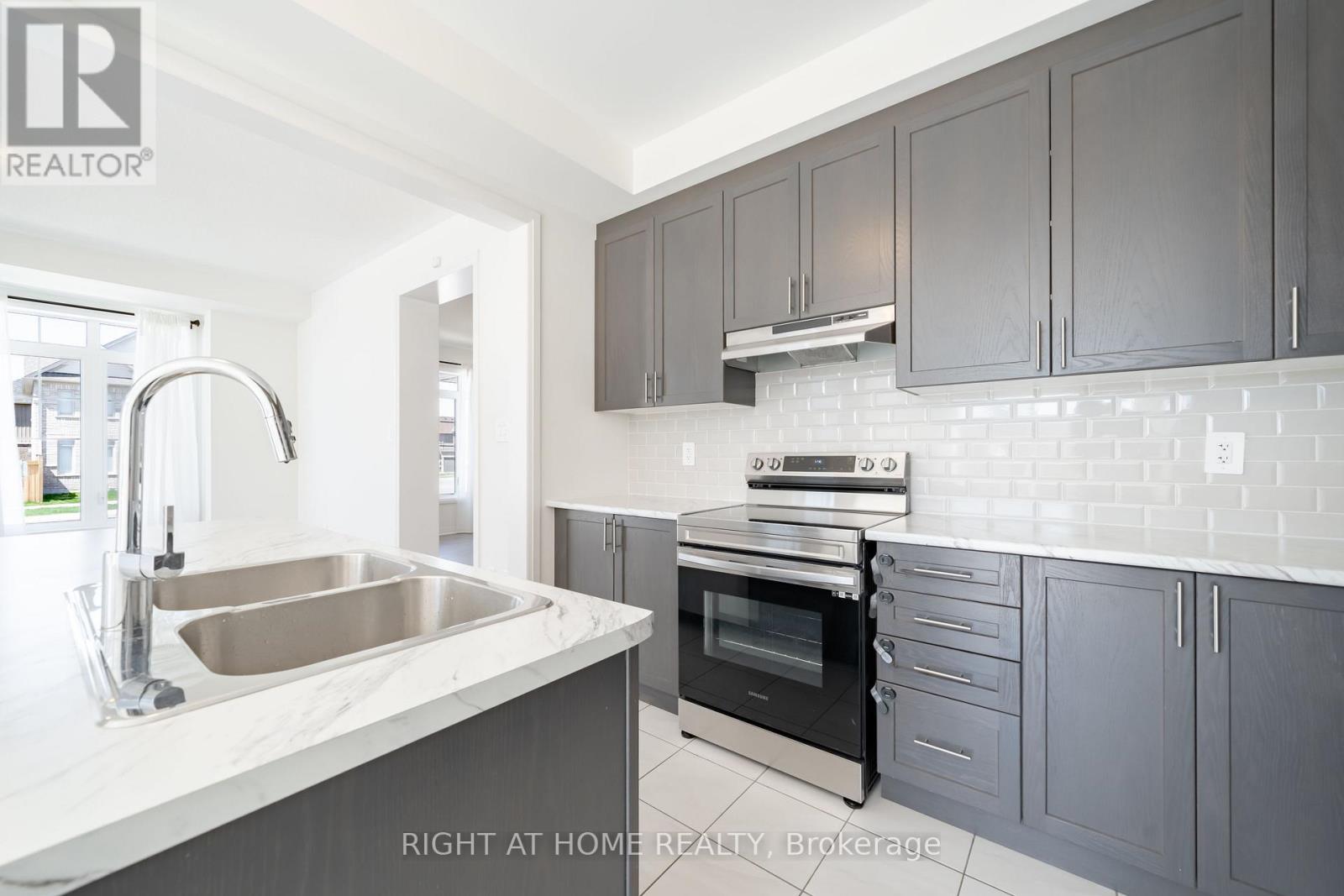 42 Copperhill Hts Drive E, Barrie, Ontario  L9J 0C3 - Photo 23 - S12398768