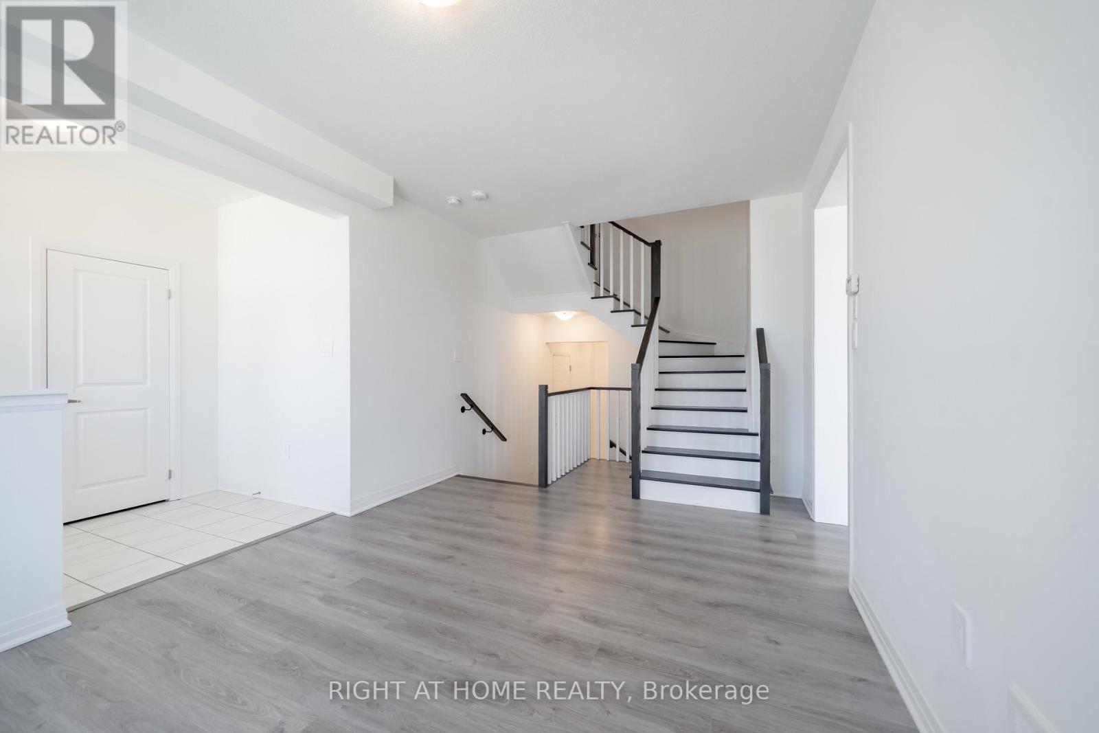 42 Copperhill Hts Drive E, Barrie, Ontario  L9J 0C3 - Photo 24 - S12398768