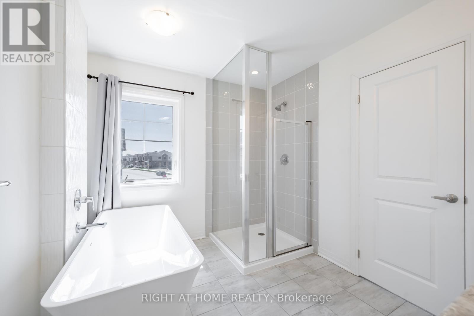 42 Copperhill Hts Drive E, Barrie, Ontario  L9J 0C3 - Photo 31 - S12398768