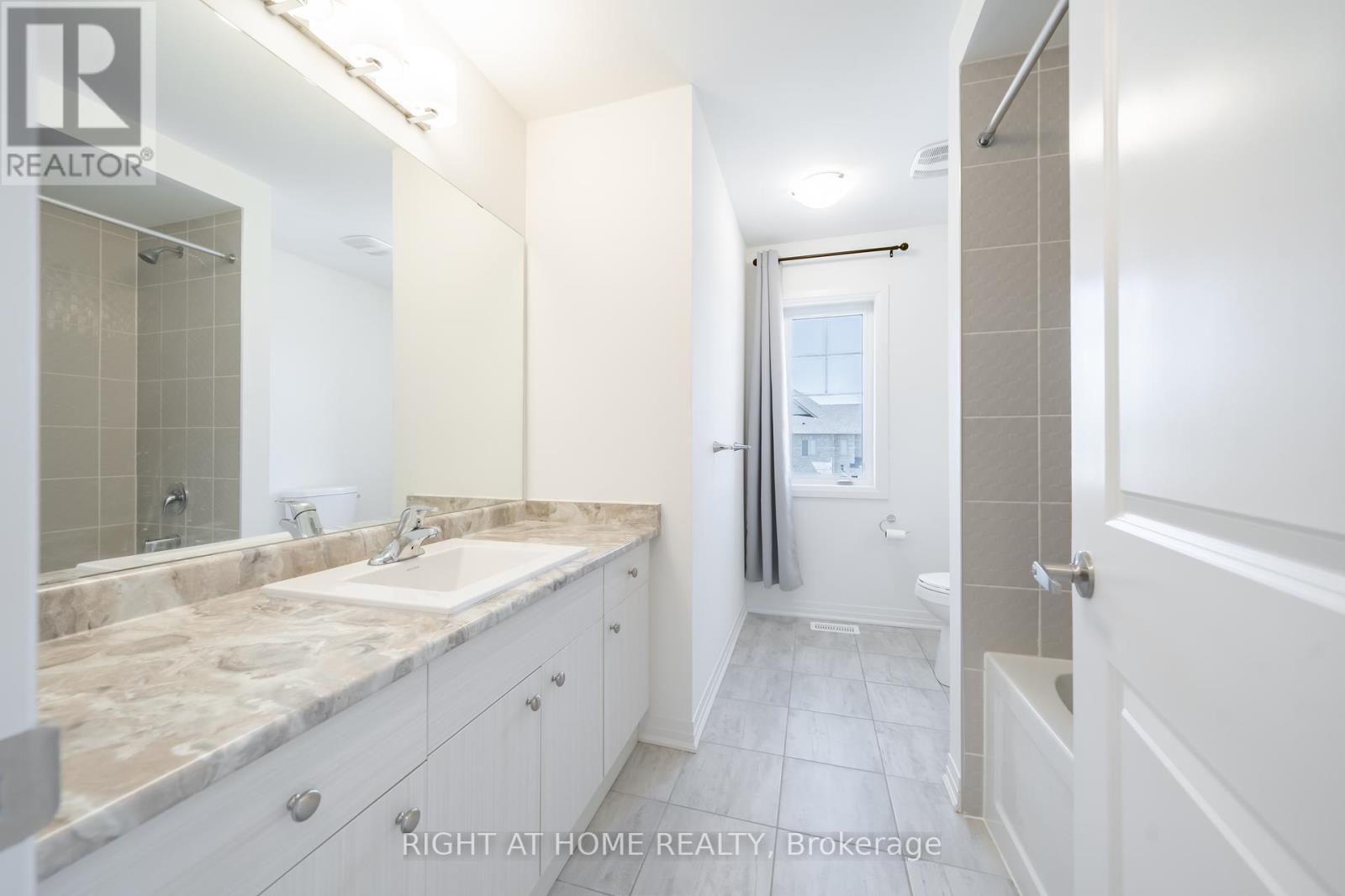 42 Copperhill Hts Drive E, Barrie, Ontario  L9J 0C3 - Photo 36 - S12398768