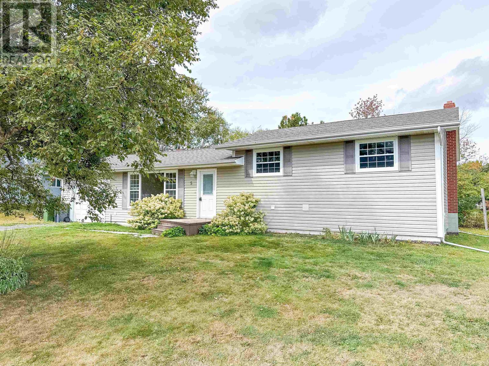 5 Robert Avenue, West Royalty, Prince Edward Island  C1E 1V1 - Photo 5 - 202523074