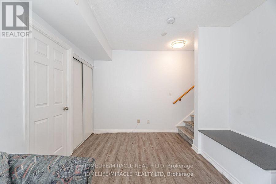 2002 - 3049 Finch Avenue W, Toronto, Ontario  M9M 0A5 - Photo 16 - W12398772