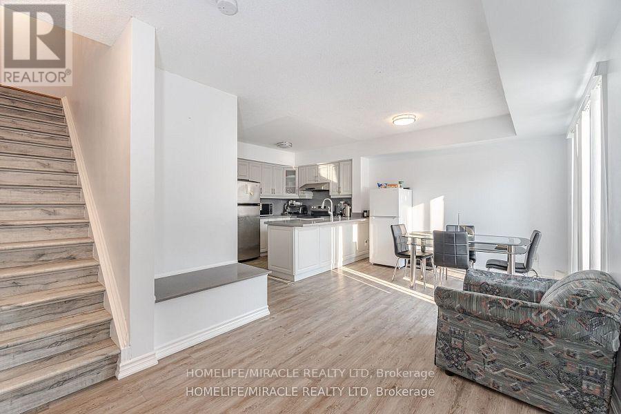 2002 - 3049 Finch Avenue W, Toronto, Ontario  M9M 0A5 - Photo 18 - W12398772