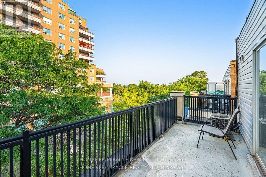 2002 - 3049 Finch Avenue W, Toronto, Ontario  M9M 0A5 - Photo 29 - W12398772