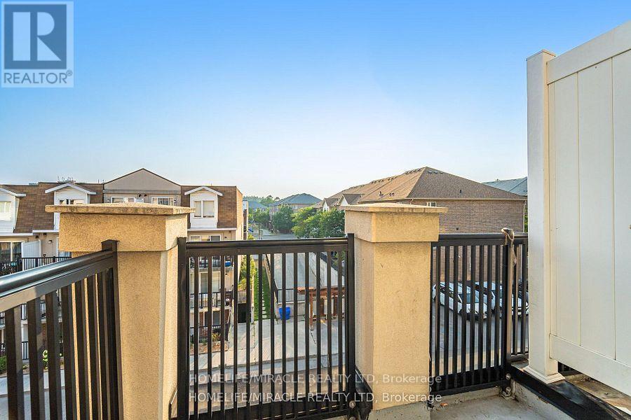 2002 - 3049 Finch Avenue W, Toronto, Ontario  M9M 0A5 - Photo 33 - W12398772