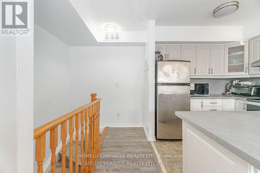 2002 - 3049 Finch Avenue W, Toronto, Ontario  M9M 0A5 - Photo 6 - W12398772
