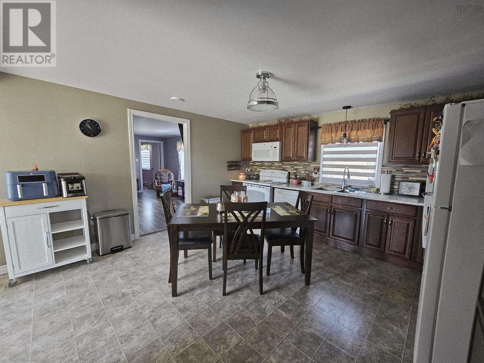 6 Peck Street, Sydney Mines, Nova Scotia  B1V 1T9 - Photo 11 - 202514836