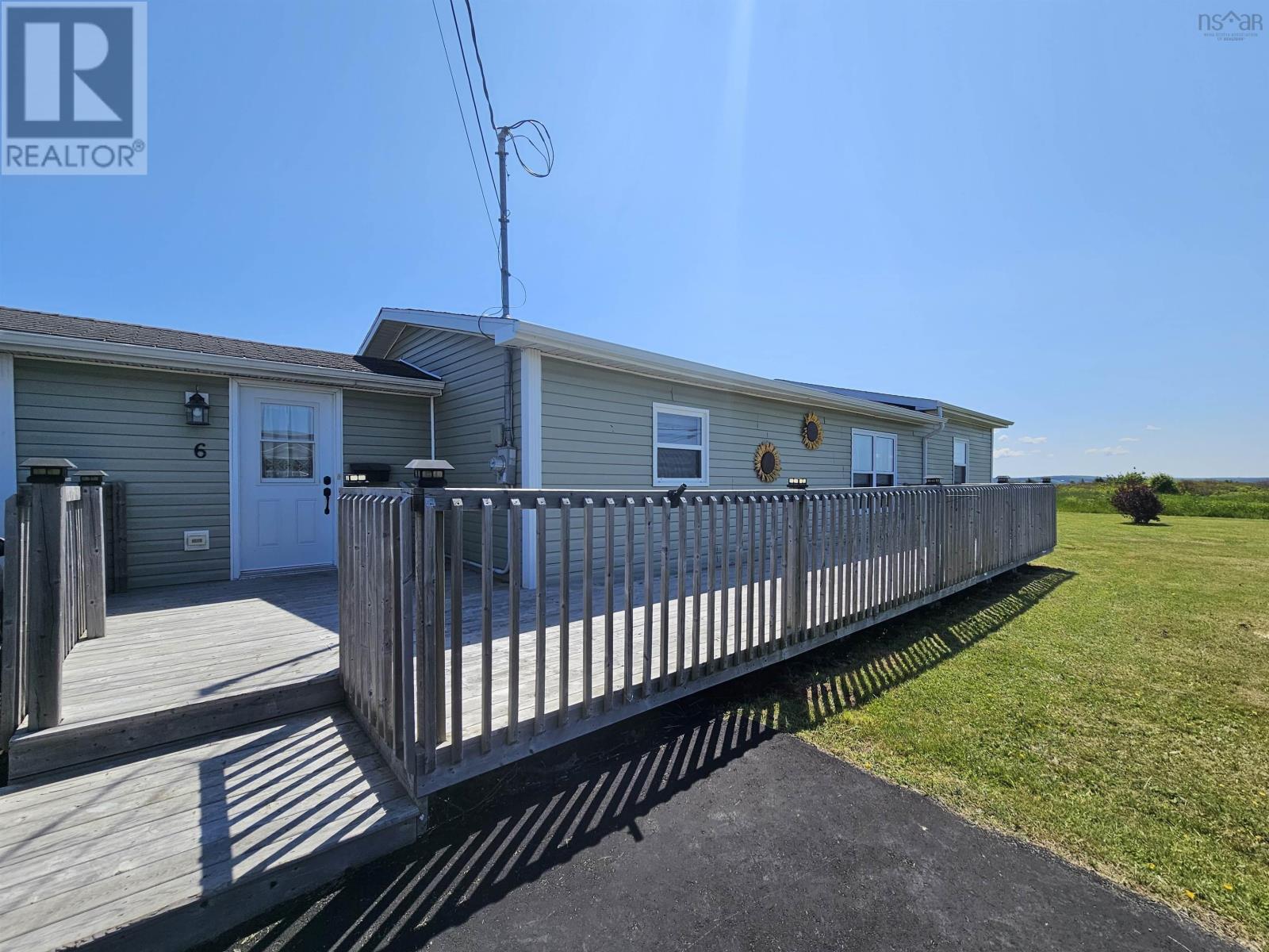 6 Peck Street, Sydney Mines, Nova Scotia  B1V 1T9 - Photo 2 - 202514836