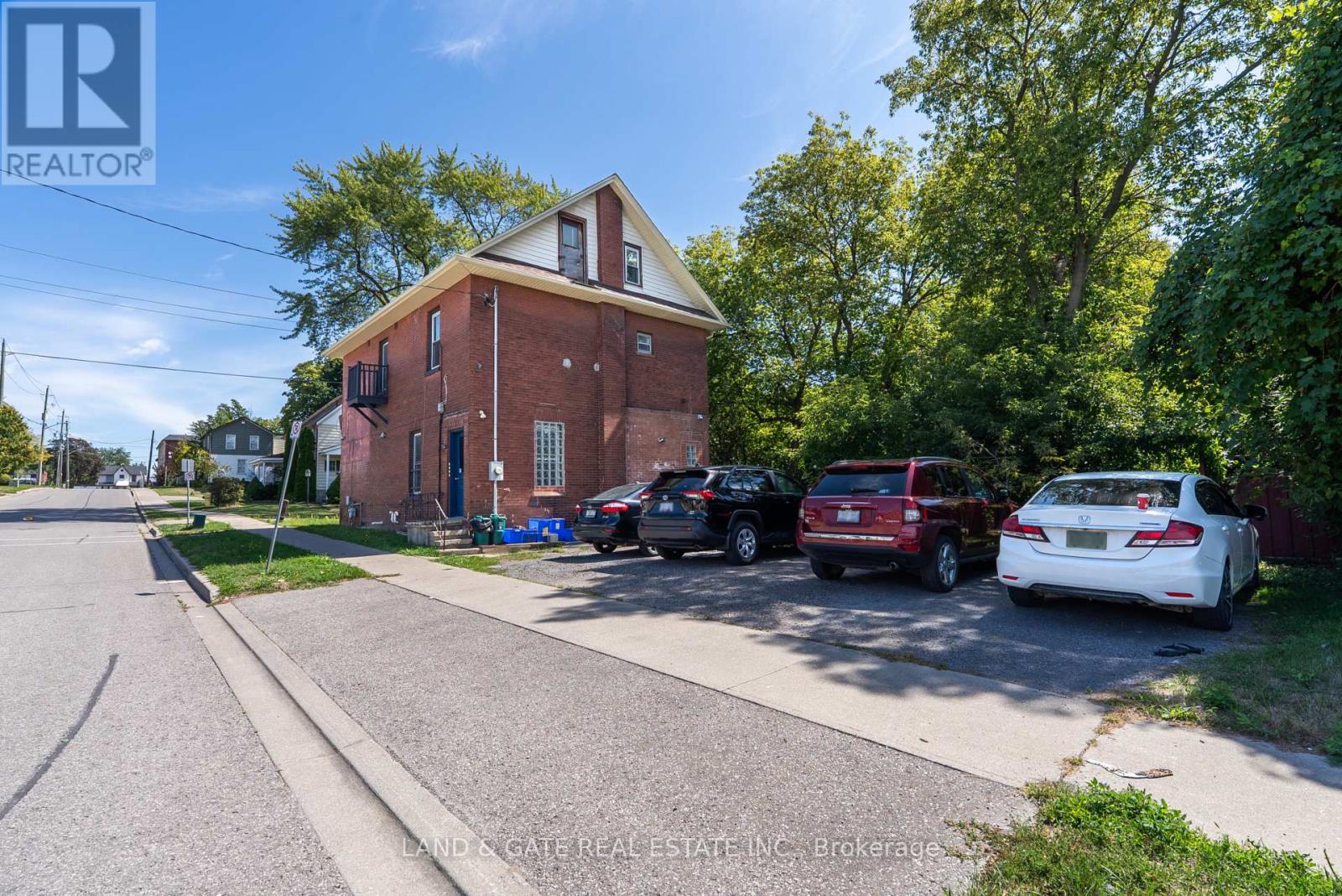 394 Centre Street S, Oshawa, Ontario  L1H 4B9 - Photo 1 - E12398835