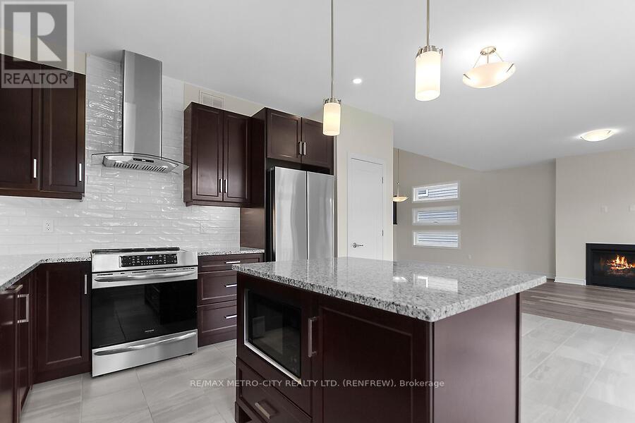 129 Seabert Drive, Arnprior, Ontario  K7S 0K1 - Photo 12 - X12398534