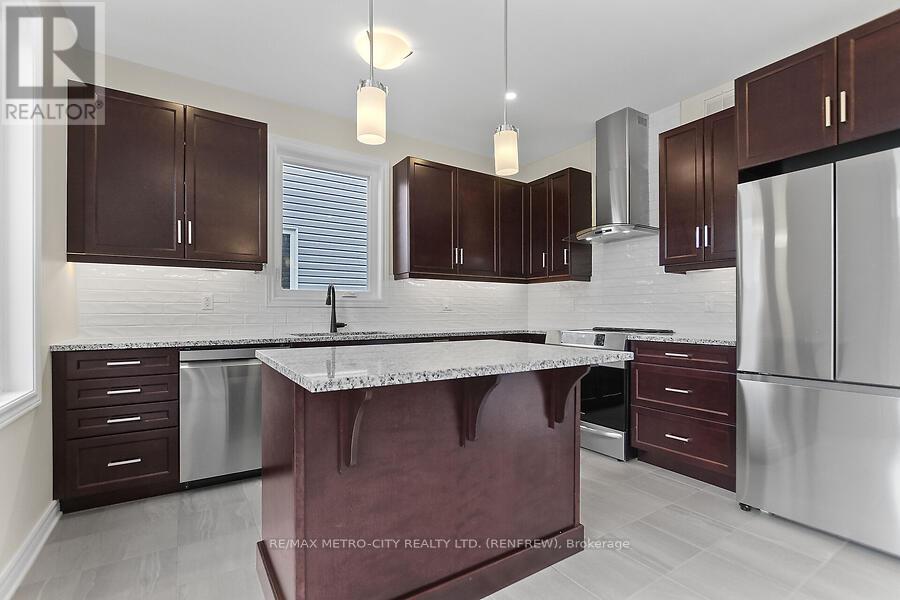 129 Seabert Drive, Arnprior, Ontario  K7S 0K1 - Photo 10 - X12398534