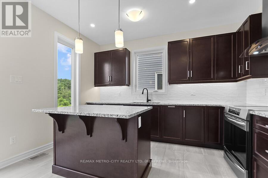 129 Seabert Drive, Arnprior, Ontario  K7S 0K1 - Photo 11 - X12398534