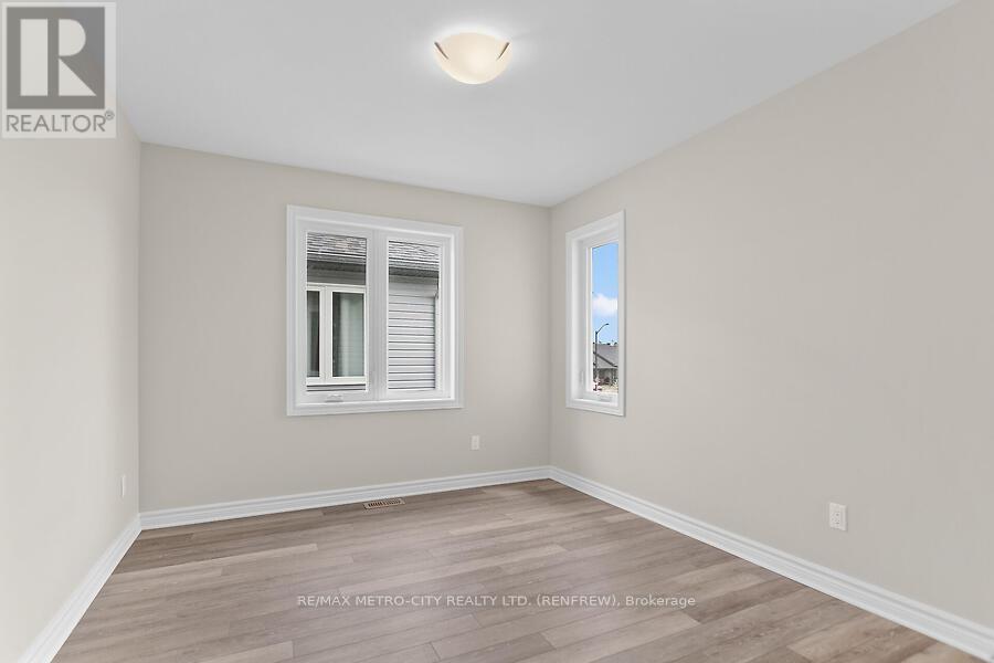 129 Seabert Drive, Arnprior, Ontario  K7S 0K1 - Photo 21 - X12398534