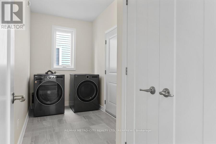 129 Seabert Drive, Arnprior, Ontario  K7S 0K1 - Photo 13 - X12398534