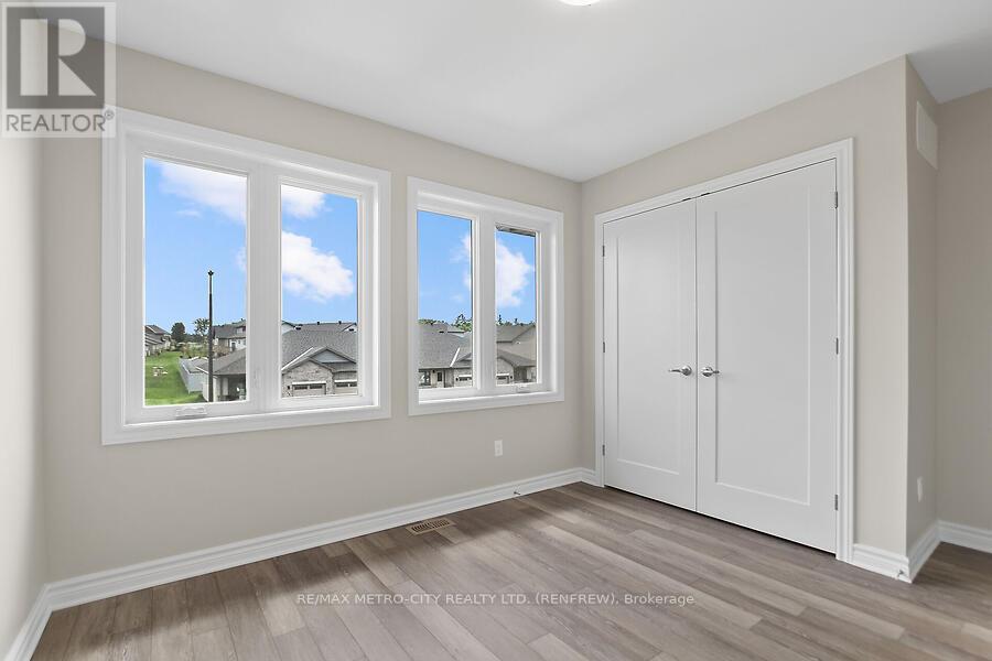 129 Seabert Drive, Arnprior, Ontario  K7S 0K1 - Photo 23 - X12398534