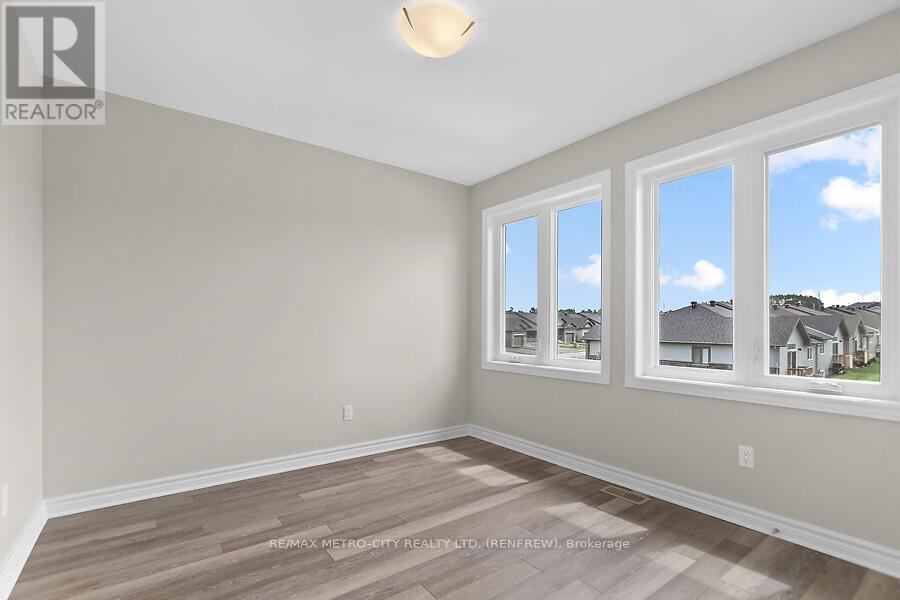 129 Seabert Drive, Arnprior, Ontario  K7S 0K1 - Photo 22 - X12398534