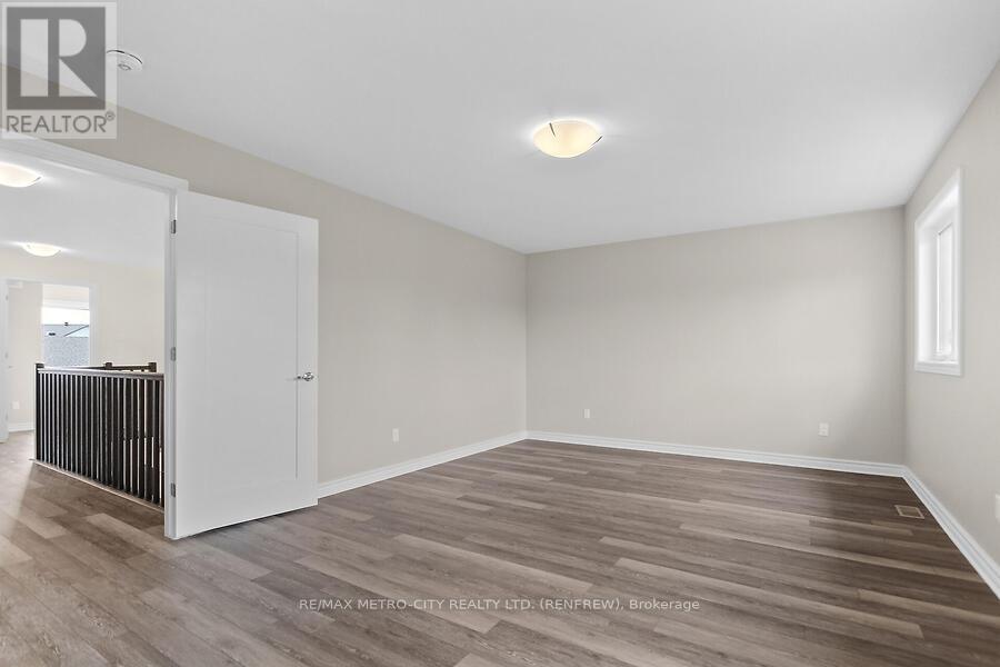 129 Seabert Drive, Arnprior, Ontario  K7S 0K1 - Photo 17 - X12398534