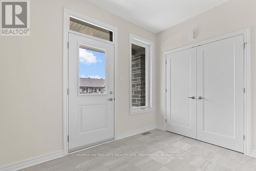 129 Seabert Drive, Arnprior, Ontario  K7S 0K1 - Photo 3 - X12398534