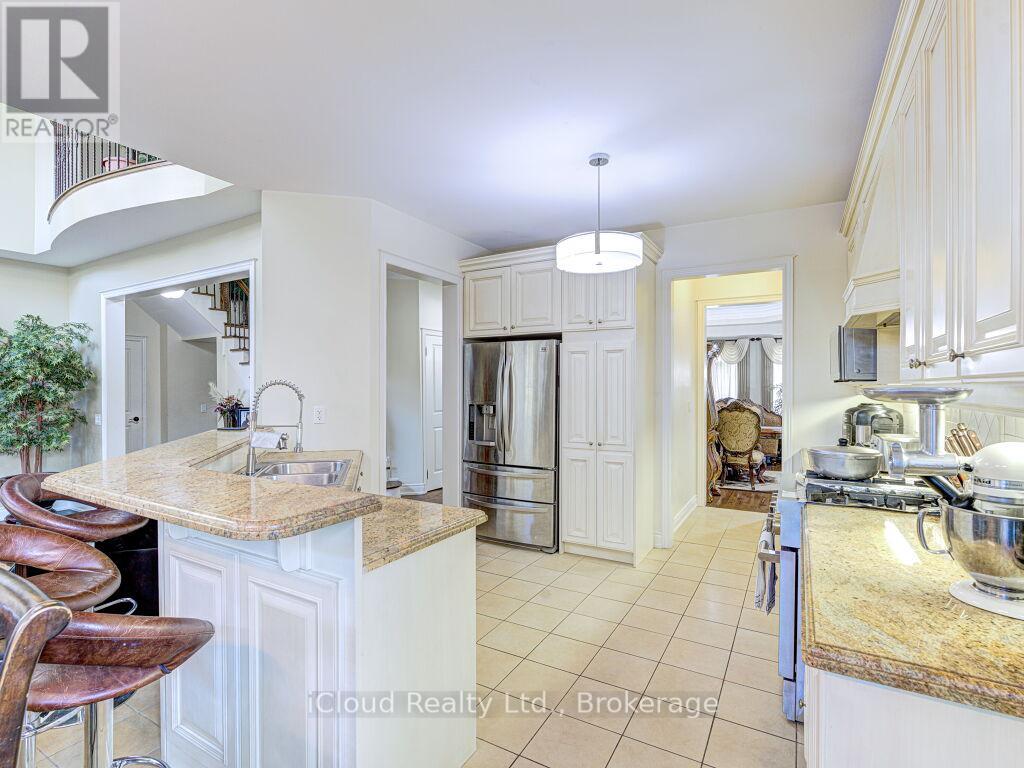 3 Vissini Way, Brampton (Bram East), Ontario  L6P 2W2 - Photo 10 - W12398811