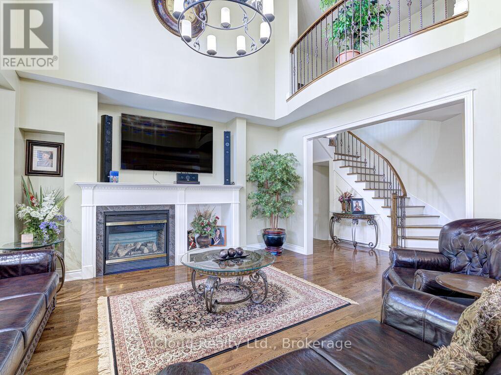 3 Vissini Way, Brampton (Bram East), Ontario  L6P 2W2 - Photo 12 - W12398811