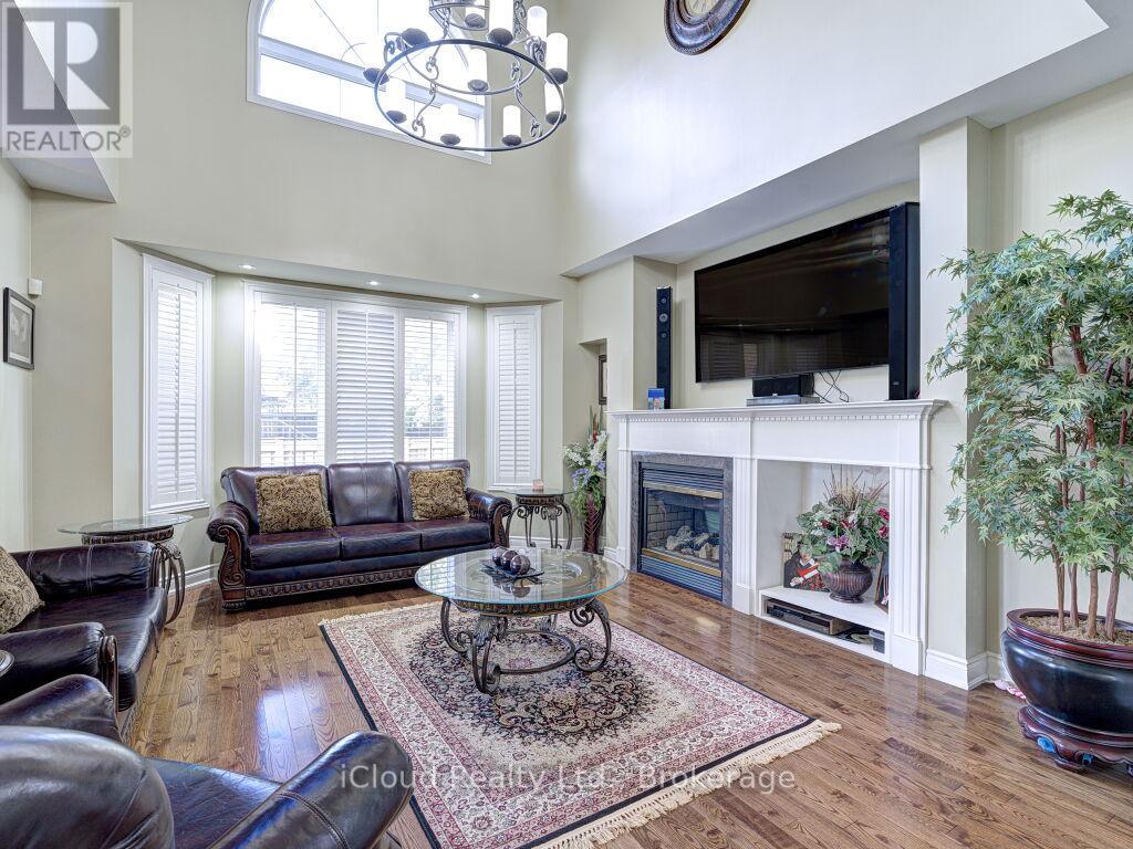3 Vissini Way, Brampton (Bram East), Ontario  L6P 2W2 - Photo 8 - W12398811