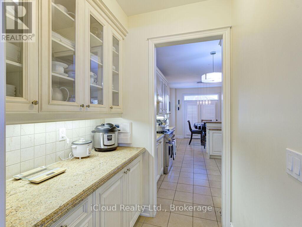 3 Vissini Way, Brampton (Bram East), Ontario  L6P 2W2 - Photo 9 - W12398811