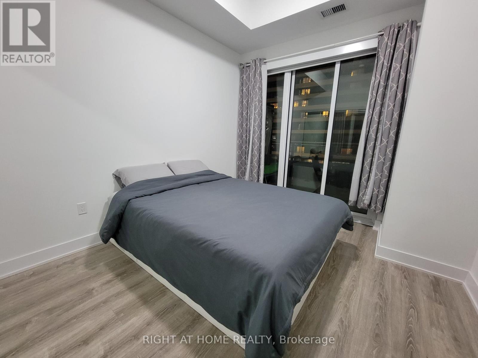 917 - 30 Shore Breeze Drive, Toronto, Ontario  M8V 0J1 - Photo 13 - W12396573