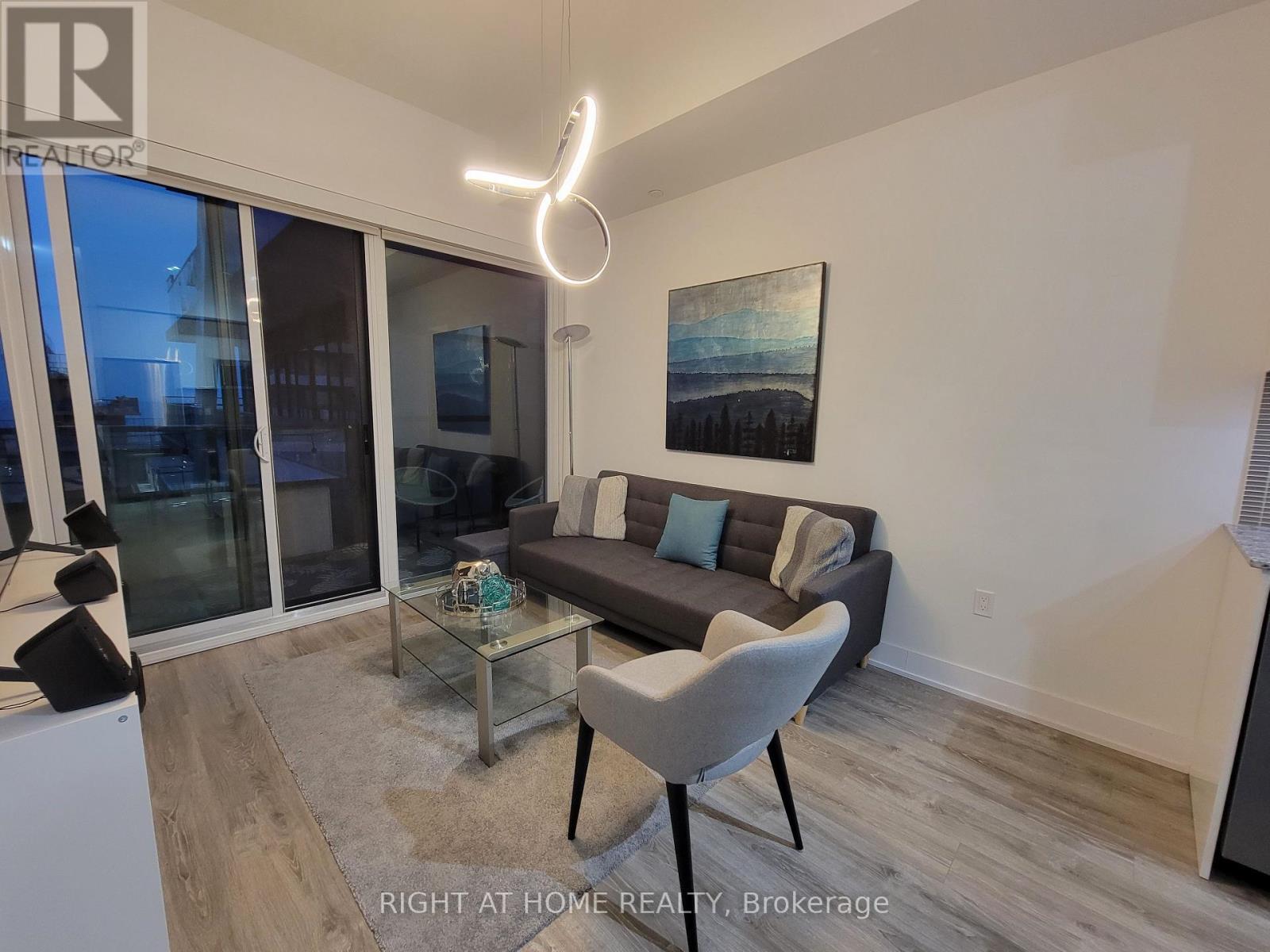 917 - 30 Shore Breeze Drive, Toronto, Ontario  M8V 0J1 - Photo 10 - W12396573