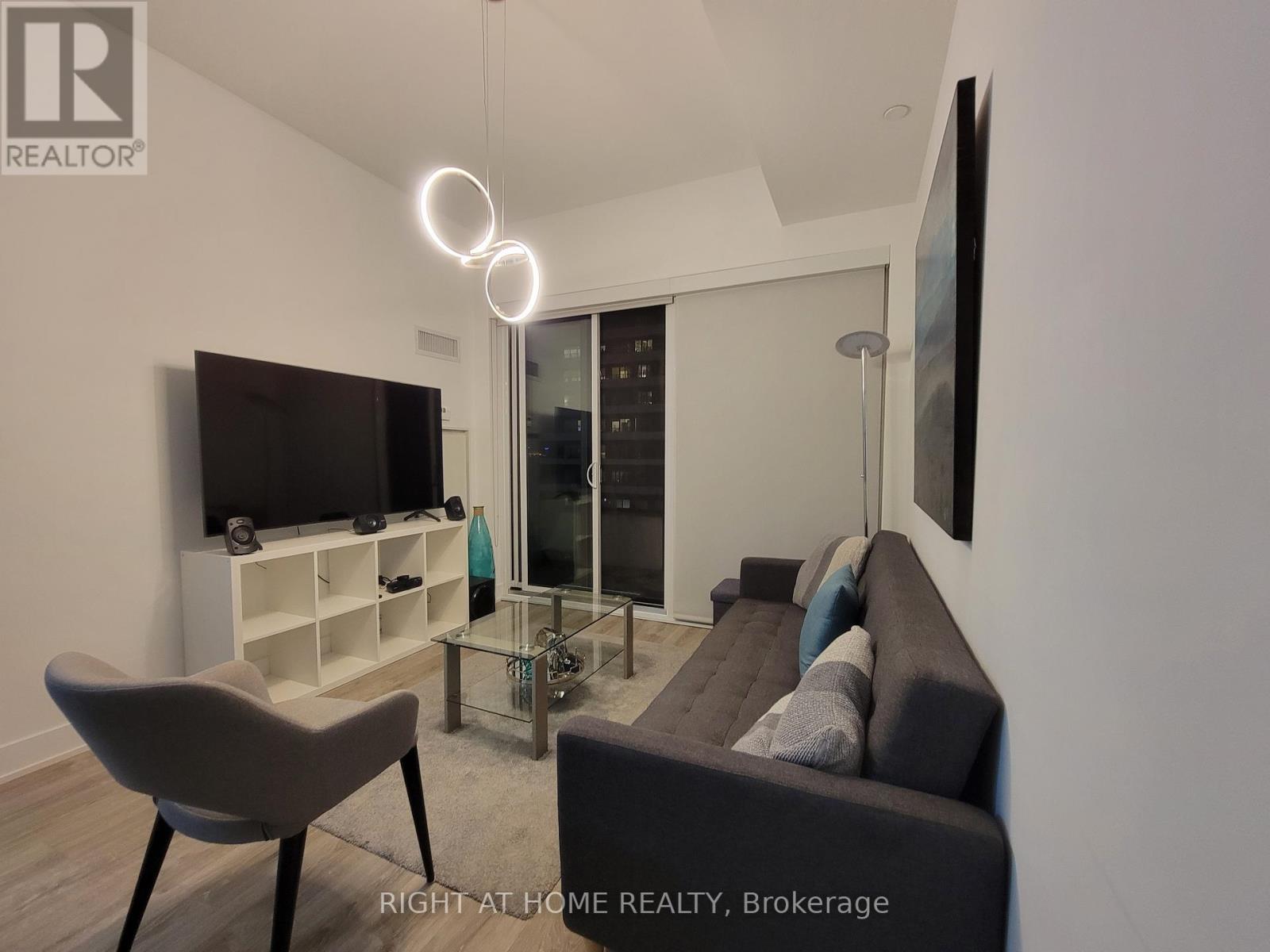 917 - 30 Shore Breeze Drive, Toronto, Ontario  M8V 0J1 - Photo 12 - W12396573