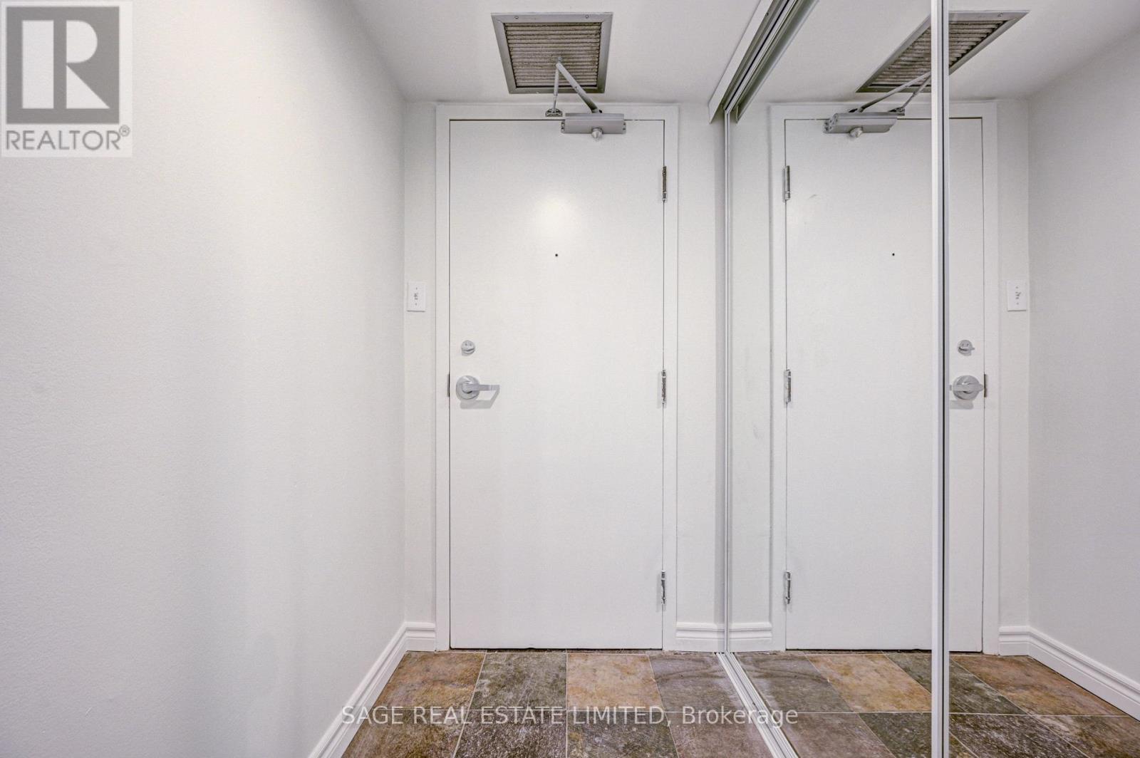 204 - 705 King Street W, Toronto, Ontario  M5V 2W8 - Photo 5 - C12398840
