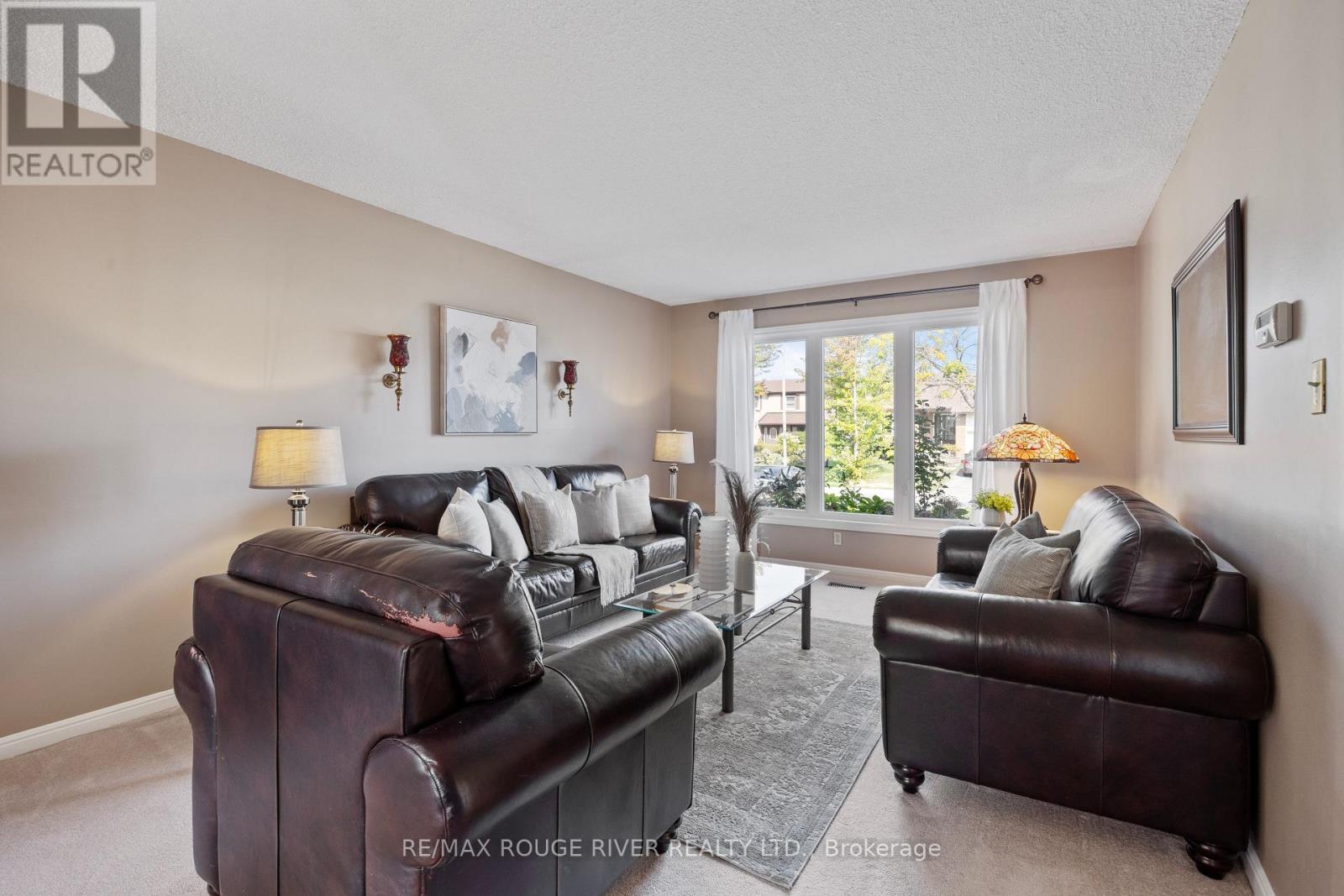 12 Woodlawn Court, Whitby, Ontario  L1N 6R4 - Photo 10 - E12398837