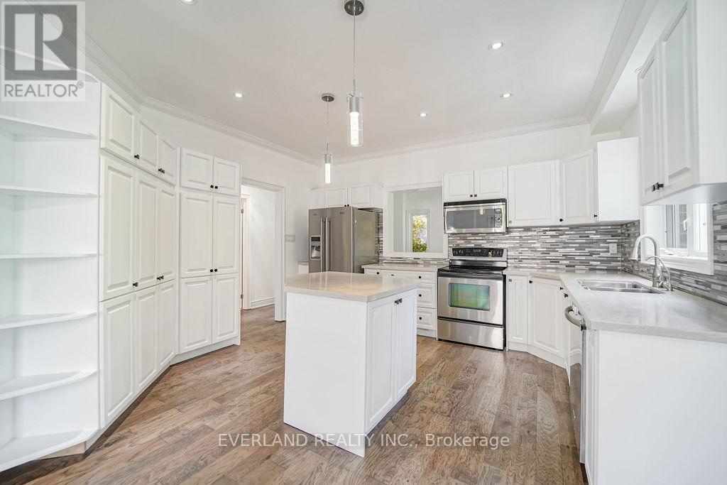618 Foxcroft Boulevard, Newmarket, Ontario  L3X 1N4 - Photo 15 - N12398833