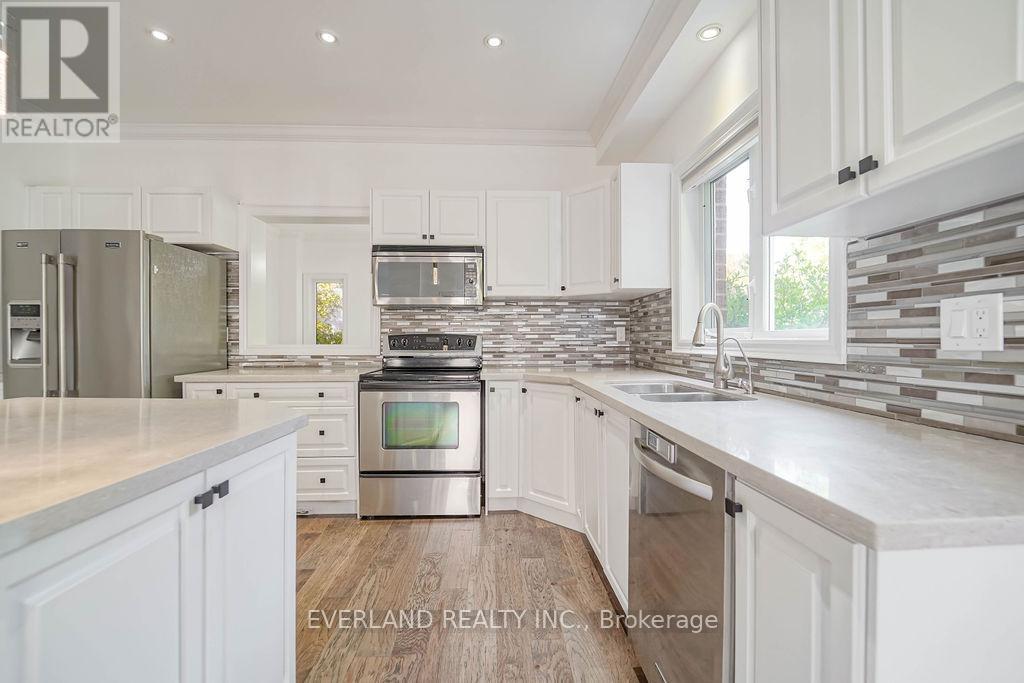 618 Foxcroft Boulevard, Newmarket, Ontario  L3X 1N4 - Photo 16 - N12398833