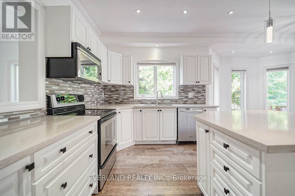 618 Foxcroft Boulevard, Newmarket, Ontario  L3X 1N4 - Photo 17 - N12398833