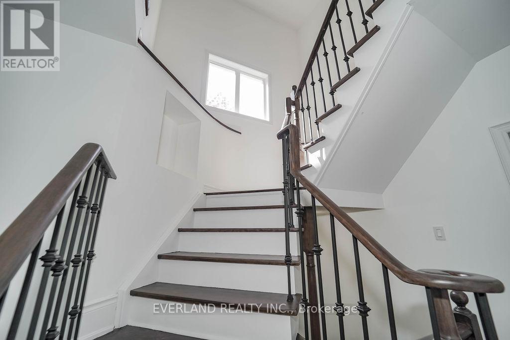 618 Foxcroft Boulevard, Newmarket, Ontario  L3X 1N4 - Photo 20 - N12398833