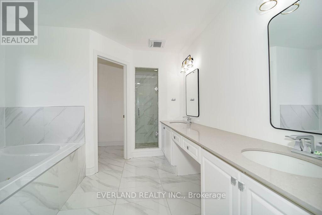 618 Foxcroft Boulevard, Newmarket, Ontario  L3X 1N4 - Photo 24 - N12398833