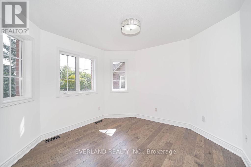 618 Foxcroft Boulevard, Newmarket, Ontario  L3X 1N4 - Photo 26 - N12398833