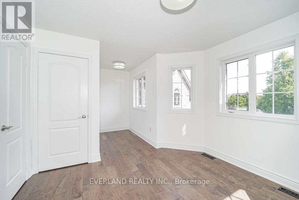 618 Foxcroft Boulevard, Newmarket, Ontario  L3X 1N4 - Photo 27 - N12398833