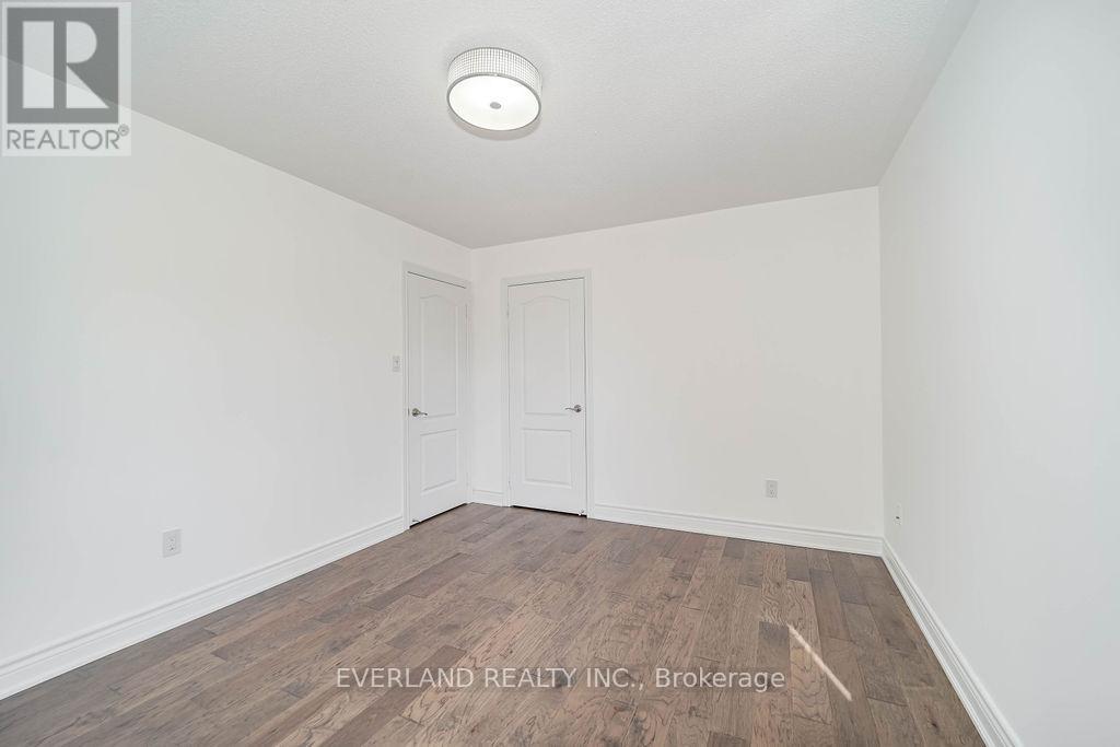 618 Foxcroft Boulevard, Newmarket, Ontario  L3X 1N4 - Photo 28 - N12398833