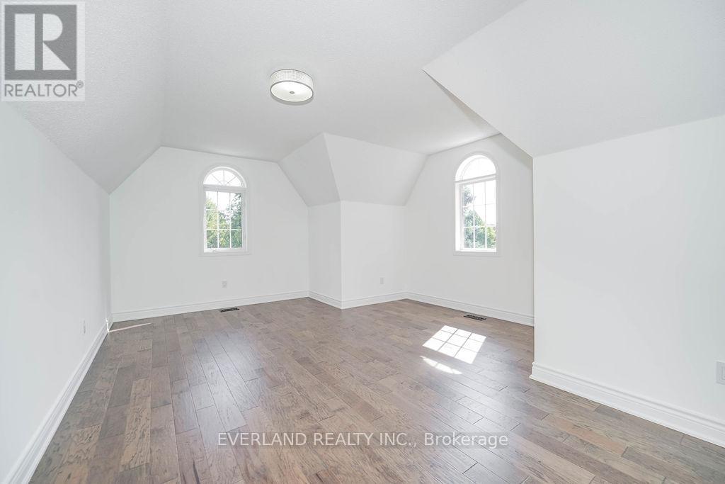 618 Foxcroft Boulevard, Newmarket, Ontario  L3X 1N4 - Photo 32 - N12398833