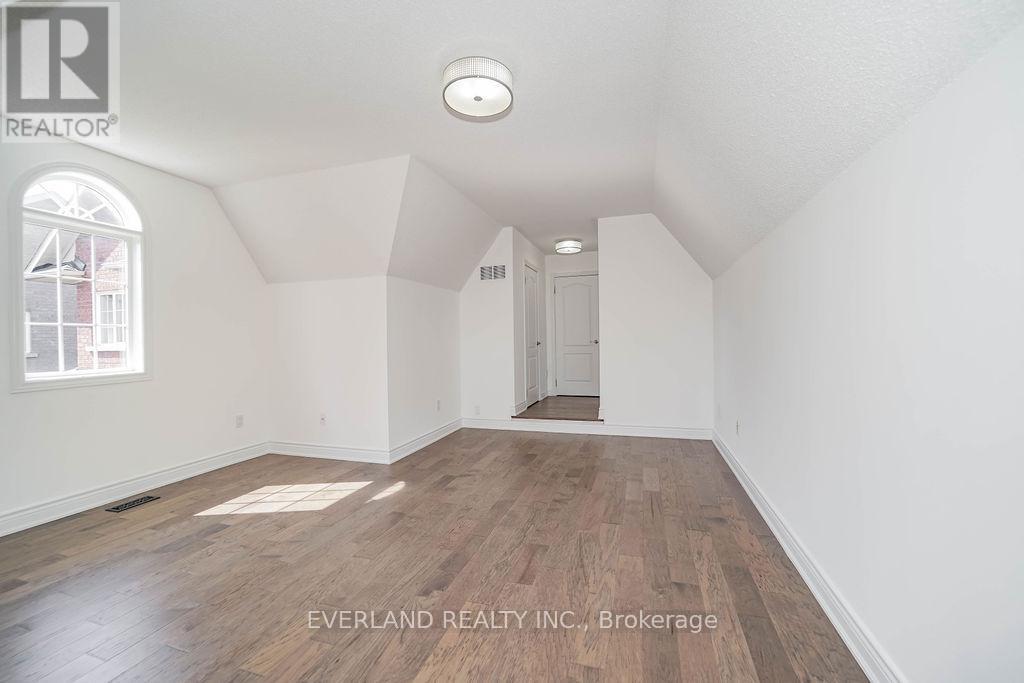 618 Foxcroft Boulevard, Newmarket, Ontario  L3X 1N4 - Photo 33 - N12398833