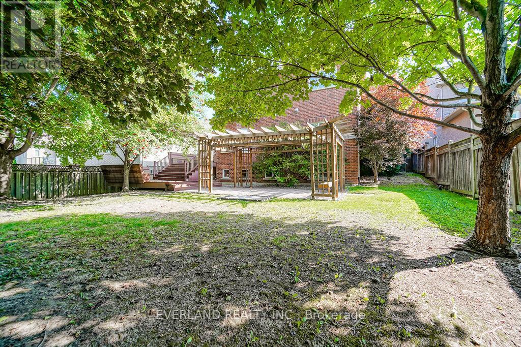 618 Foxcroft Boulevard, Newmarket, Ontario  L3X 1N4 - Photo 4 - N12398833