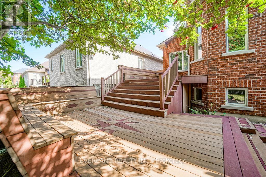 618 Foxcroft Boulevard, Newmarket, Ontario  L3X 1N4 - Photo 5 - N12398833