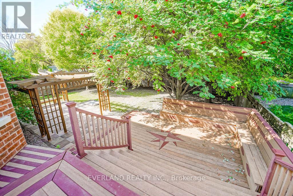 618 Foxcroft Boulevard, Newmarket, Ontario  L3X 1N4 - Photo 6 - N12398833